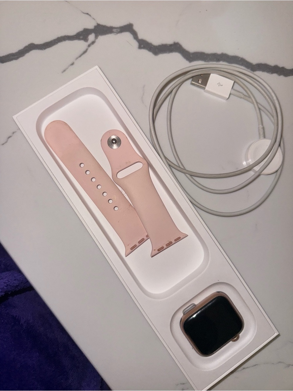 Series 5 Apple Watch with Light Pink Silicone Sport Band and Charger, Rose Gold